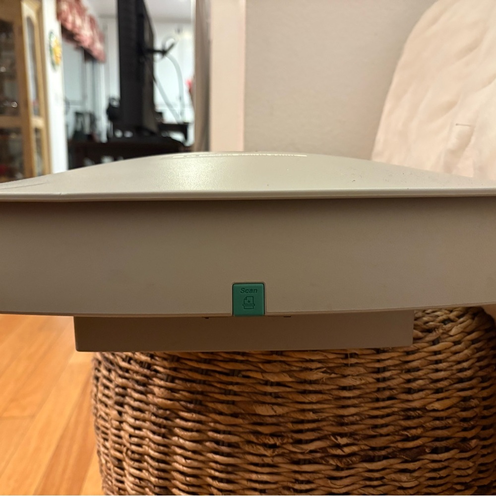 HP ScanJet 5200c Flatbed Scanner - Picture 5 of 9